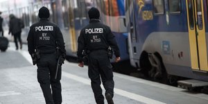 Τραυματίστηκαν αστυνομικοί σε συναυλία- Φωτογραφία:AP