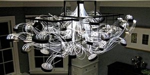 Πρωτότυπος πολυέλαιος παράγει φως τρώγοντας βακτήρια [εικόνες]