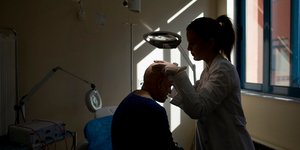 Η φιλόξενη πολυκατοικία στον Πειραιά (Φωτογραφία: ΑΠΕ-ΜΠΕ)