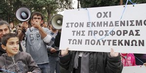 Κόβονται οι φοροαπαλλαγές τριτέκνων