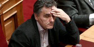 Φωτογραφία: Ο Ευκλείδης Τσακαλώτος στη συζήτηση για το Πολυνομοσχέδιο/intimenews
