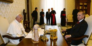 Βαρύ το κλίμα στη συνάντηση Πάπα-Ερντογάν