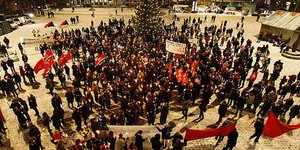 Πορεία στο κέντρο του Οσλο με σύνθημα «η ΕΕ δεν αξίζει το Νόμπελ Ειρήνης»