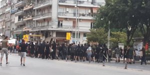 Τους ανέκοψε μπλόκο της αστυνομίας