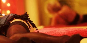 Χειροπέδες σε μέλη κυκλώματος μαστροπών - Ανάμεσά τους και ένας ανήλικος!