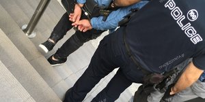 Αστυνομικοί συνέλαβαν τους πορτοφολάδες / Φωτογραφία: trapezounta.gr