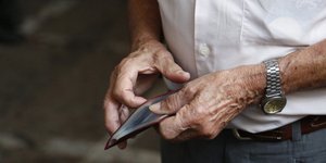 Του πήρε τη σύνταξη μέσα από τα χέρια (Φωτογραφία: EUROKINISSI/ΣΤΕΛΙΟΣ ΜΙΣΙΝΑΣ)