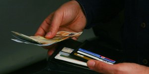 Νέα καταβολή 84 διπλών συντάξεων και μερισμάτων (Φωτο: INTIMENEWS)
