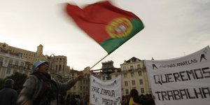 Η Πορτογαλία απαιτεί από την Τρόικα μείωση του συντελεστή φορολογίας των επιχειρ
