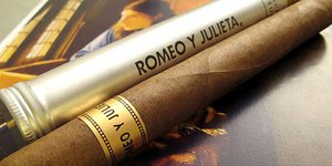 Ιστορίες σπατάλης και τρέλας στο Δημόσιο -Πάρτι 33.000 ευρώ