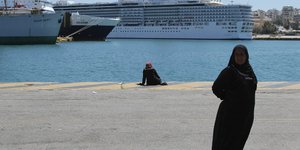 Φωτογραφία: Eurokinissi/ Μυτιλήνη: Αναχώρησαν για τον Πειραιά 344 πρόσφυγες και μετανάστες