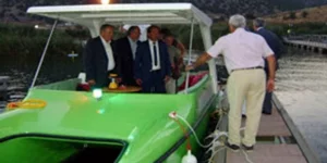 Το πρώτο «πράσινο» ηλιακό πλεούμενο στην Ελλάδα απέκτησε ο Δήμος Πρεσπών