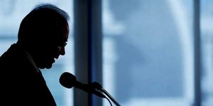 Ο υπουργός Υγείας ανακοινώνει ότι θα καταβάλει ο ίδιος το κόστος των μετακινήσεων (Φωτογραφία: ASSOCIATED PRESS) Πηγή: ακυρο | iefimerida.gr