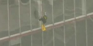 Βρετανός πρίγκιπας σε ρόλο κασκαντέρ - «Επεσε» από τον 86ο όροφο [βίντεο]