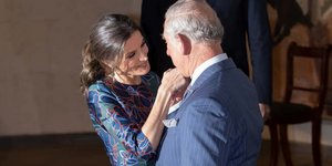 Η βασίλισσα Λετίθια της Ισπανίας με τον πρίγκιπα Κάρολο. Φωτογραφία: Splash News 