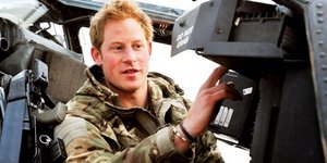 Ο πρίγκιπας Χάρι έγινε ο ήρωας ενός γκέι στρατιώτη όταν τον έσωσε από ομοφοβική 