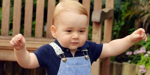 H πρώτη βασιλική βόλτα του πρίγκιπα Τζορτζ -Γίνεται ενός και το γιορτάζει με τα 