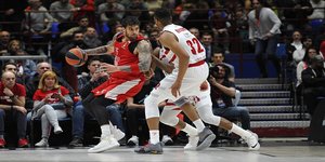 Ο Γιώργος Πρίντεζης στο ματς με την Αρμάνι /Φωτογραφία: EUROKINISSI