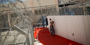 Μοντέλα στη φυλακή -Επίδειξη μόδας έγινε πίσω από τα κάγκελα [εικόνες]