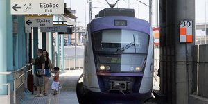 Δολιοφθορές και κλοπές «γονατίζουν» τον Προαστιακό