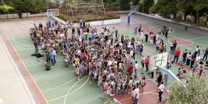 Παιδιά στο προαύλιο σχολείου/ Φωτογραφία: INTIME NEWS