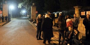 Αγανακτισμένοι Κύπριοι περικύκλωσαν το Προεδρικό Μέγαρο της Κύπρου [βίντεο]