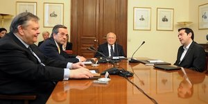 Τσίπρας: Ζητάτε συναίνεση στο λάθος – Σαμαράς: Κυνηγάς το ανέφικτο