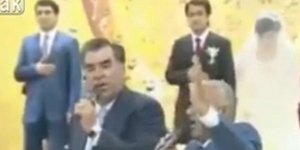 Το βίντεο που κάνει θραύση: Μεθυσμένος πρόεδρος κράτους χορεύει τσιφτετέλι και τ