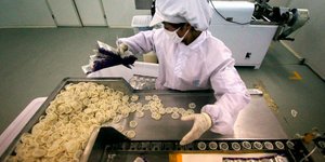 Απίστευτο-Εδωσαν 120 εκατ. τρύπια προφυλακτικά σε οργανώσεις της Αφρικής κατά το