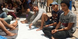 Πρόσφυγες στη Χίο -Φωτογραφία: politischios.gr/ΠΑΝΤΕΛΗΣ ΦΥΚΑΡΗΣ