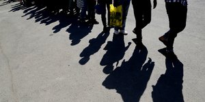 DW: Εχουν υλοποιηθεί οι βασικοί στόχοι της συμφωνίας ΕΕ-Τουρκίας για το προσφυγικό (Φωτογραφία: AP Photo/Petros Karadjias)