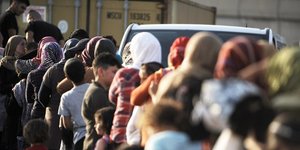 Στον Πειριαά 79 πρόσφυγες από τη Μυτιλήνη/ Φωτογραφία αρχείου: EUROKINISSI- ΤΑΤΙΑΝΑ ΜΠΟΛΑΡΗ