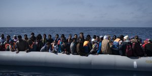 6.000 μετανάστες πέρασαν τον Ιούνιο από το Μαρόκο στην Ισπανία (Φωτογραφία: AP/ Felipe Dana)