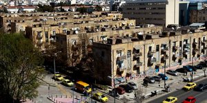Ο δήμος Αθηναίων βάζει φρένο στο ΤΑΙΠΕΔ για την πώληση των προσφυγικών της λεωφό