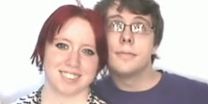 Έκανε πρόταση γάμου στην καλή του μέσα σε θάλαμο λήψης φωτογραφιών [βίντεο]