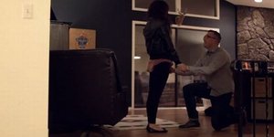 Παντρεμένη με ένα... τρολ – Ολη τη νύχτα ο σύζυγος της έκανε «ψεύτικες» προτάσει