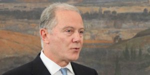 Η ύφεση τινάζει στον αέρα απασχόληση και δημοσιονομικούς στόχους