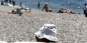 Βγήκαν τα μαγιό από την ντουλάπα και άρχισαν τα πρώτα μπάνια / Intimenews: ΠΑΝΑΓΙΩΤΟΠΟΥΛΟΣ ΝΙΚΟΣ