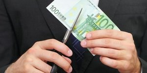 Καταργούνται τα οικογενειακά επιδόματα και το έξτρα αφορολόγητο για κάθε παιδί