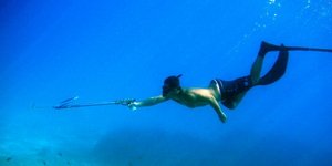 Βέργα ψαροντούφεκου καρφώθηκε στο λαιμό 40χρονου