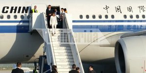Η κ. Μπαζιάνα η πρώτη που αποβιβάστηκε από την απευθείας πτήση από το Πεκίνο