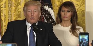 Ο Τραμπ προσπαθεί να πει «Πουέρτο Ρίκο» σαν ισπανόφωνος