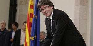 Με τον Τσίπρα συγκρίνει η El Pais τον Πουτζδεμόντ (Φωτογραφία: AP/ Manu Fernandez)