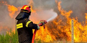 Πάτρα: Πυρκαγιά σε δύσβατη περιοχή κοντά σε σπίτια -Συναγερμός στην Πυροσβεστική