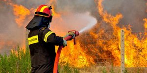 Πυρκαγιά σε δάσος στον Κάβο Ισθμίων – Οι φλόγες είναι κοντά σε χωριό