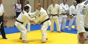 Ο Βλαντίμιρ Πούτιν τραυματίστηκε ελαφρά στο δάκτυλο στη διάρκεια της προπόνησης (Φωτογραφία: YouTube/Ruptly)