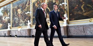 Βλαντίμιρ Πούτιν & Εμανουέλ Μακρόν (Φωτογραφία: Stephane de Sakutin/Pool Photo via AP)