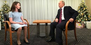 O Βλαντίμιρ Πούτιν κι η 17χρονη Ρετζίνα Παρπίεβα (Φωτογραφία: en.kremlin.ru)