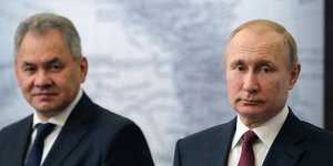 Ο Πούτιν με τον υπουργό Αμυνας της Ρωσίας/Φωτογραφία: AP