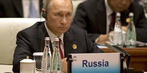 «Αφελή» χαρακτήρισε ο Πούτιν την ερώτηση που δέχθηκε για τον Τραμπ (Φωτογραφία: AP/ Mark Schiefelbein)